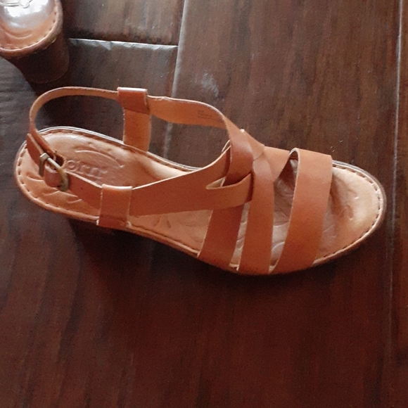 Excellent Condition Sandals - Picture 14 of 14